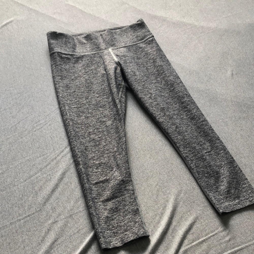 PINK Ultimate Gray Mid-Calf Leggings